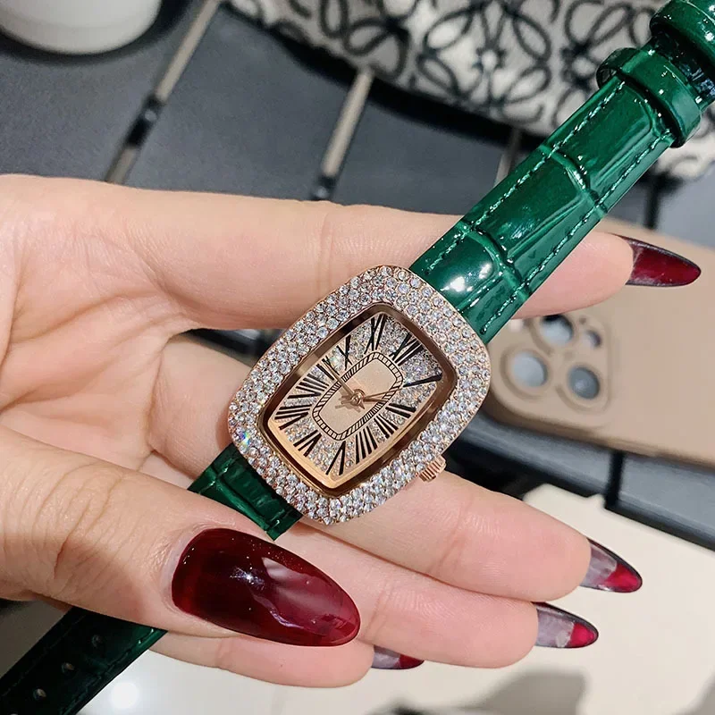 Luxury Watch With Leather Strap - Modny i stylowy damski zegarek z