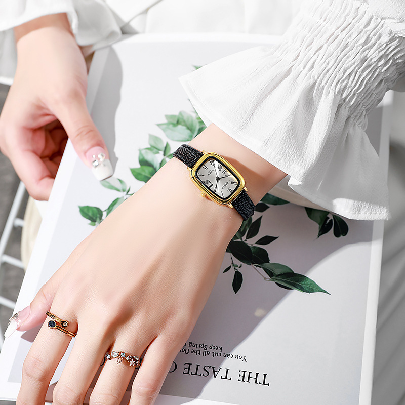 Modny zegarek kwarcowy damski  – Luxury Watch With Leather Strap recenzja i cena