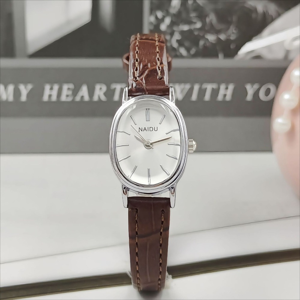 Zegarek damski marki modowej z – Luxury Watch With Leather Strap recenzja i cena