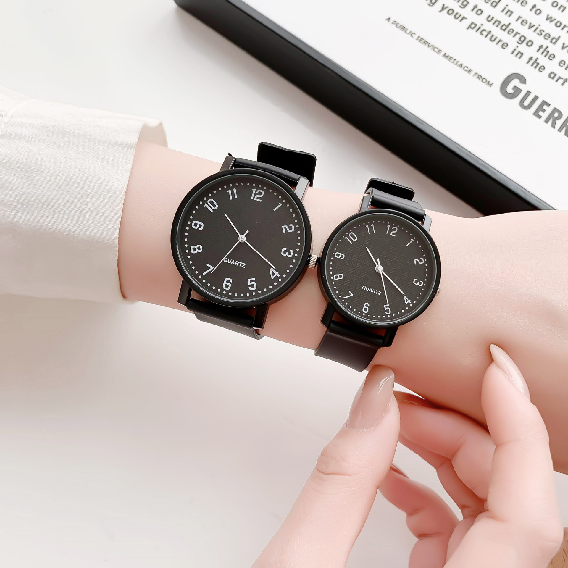 Prosty czarny zegarek kwarcowy – Luxury Watch With Leather Strap recenzja i cena