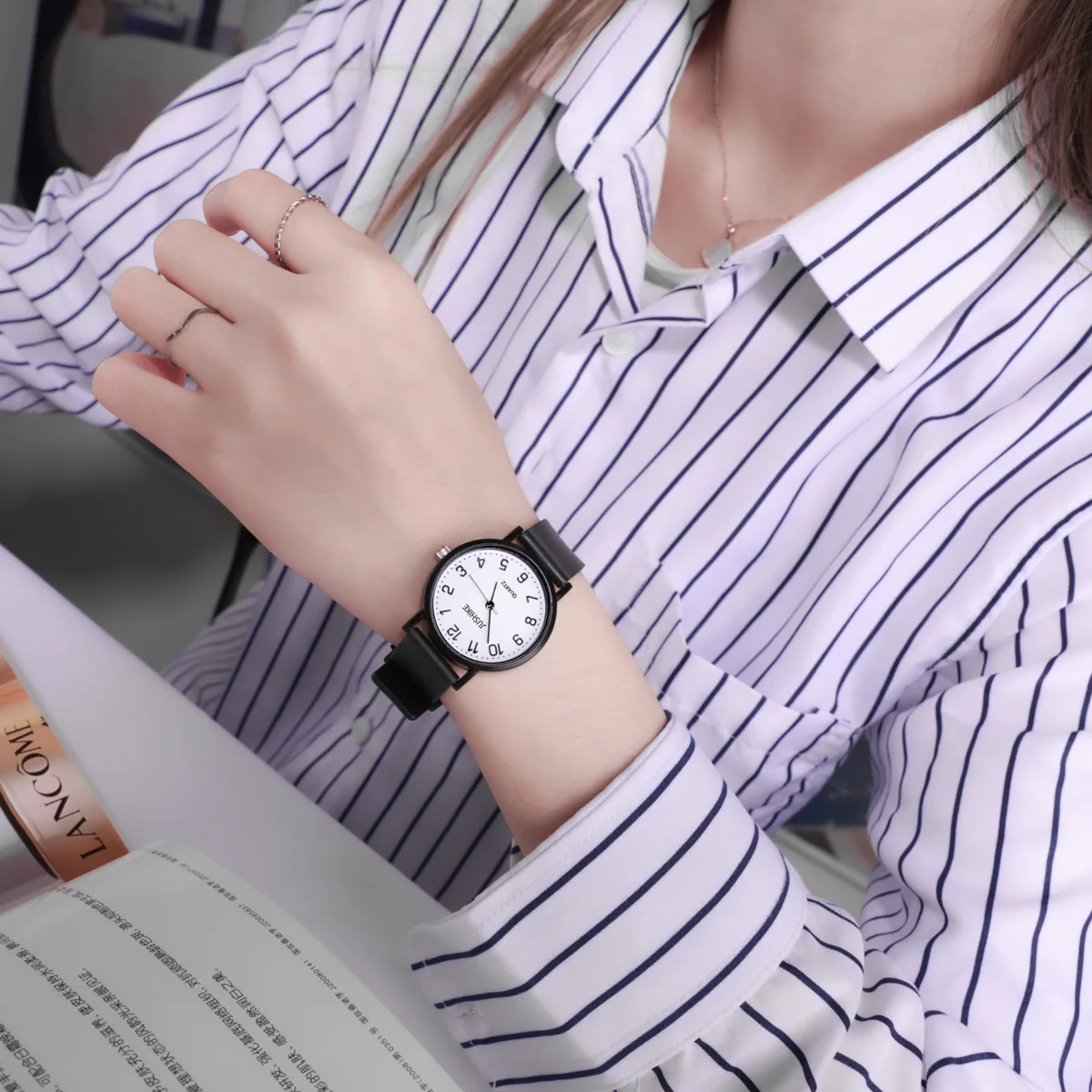 Prosty czarny zegarek kwarcowy – Luxury Watch With Leather Strap recenzja i cena